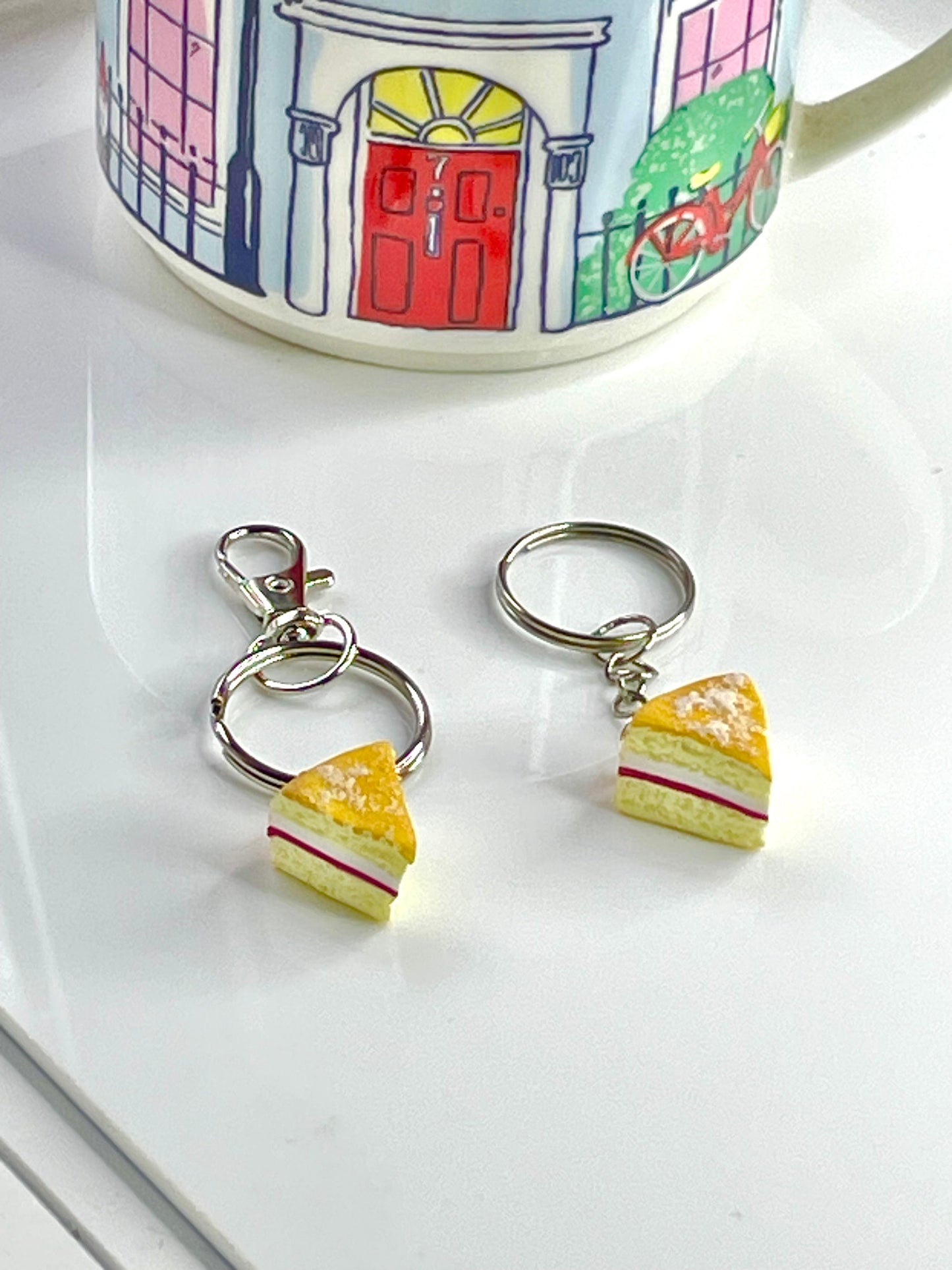 Fun Victoria Sponge Cake Keyring Keychain