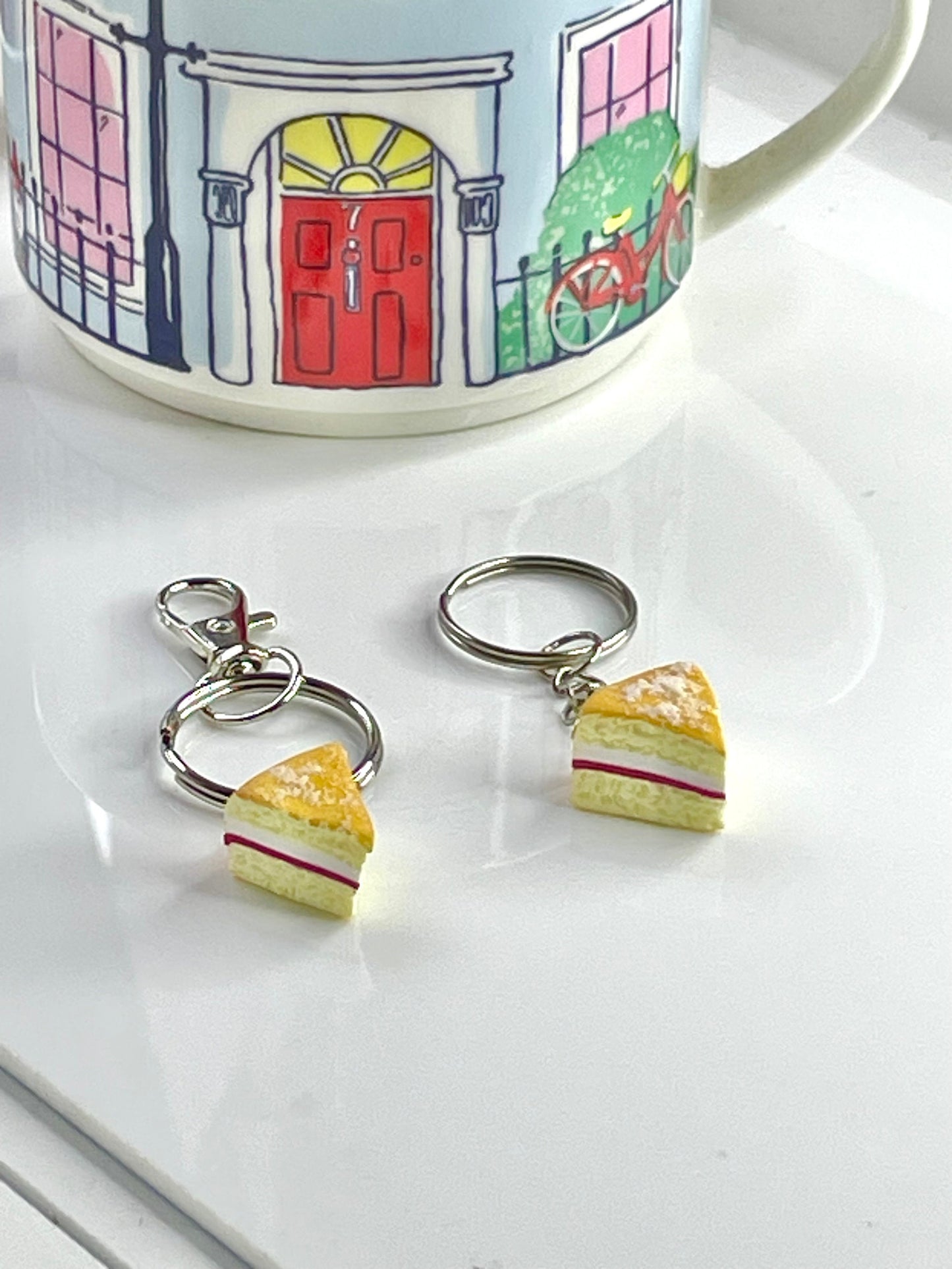 Fun Victoria Sponge Cake Keyring Keychain