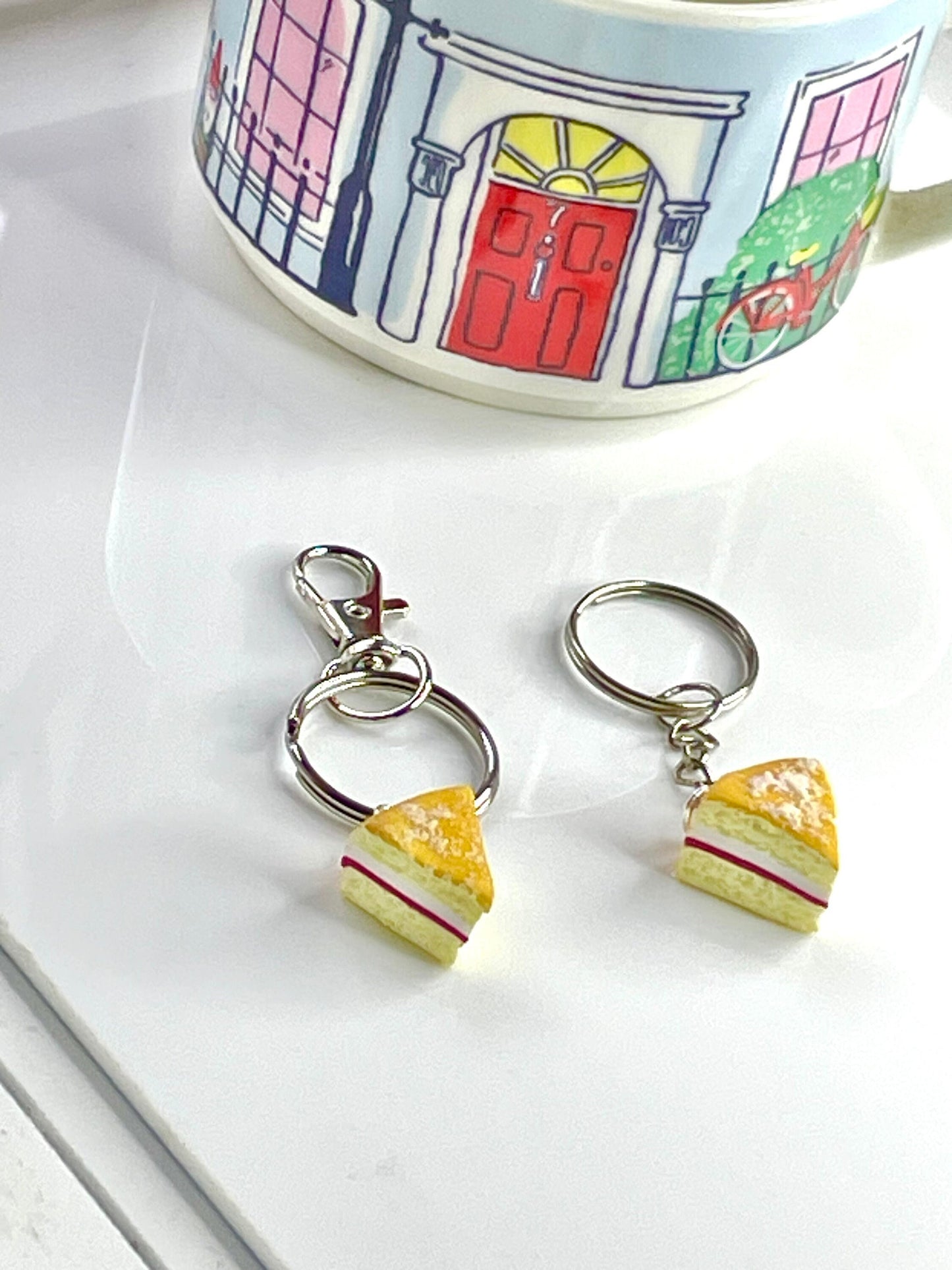 Fun Victoria Sponge Cake Keyring Keychain