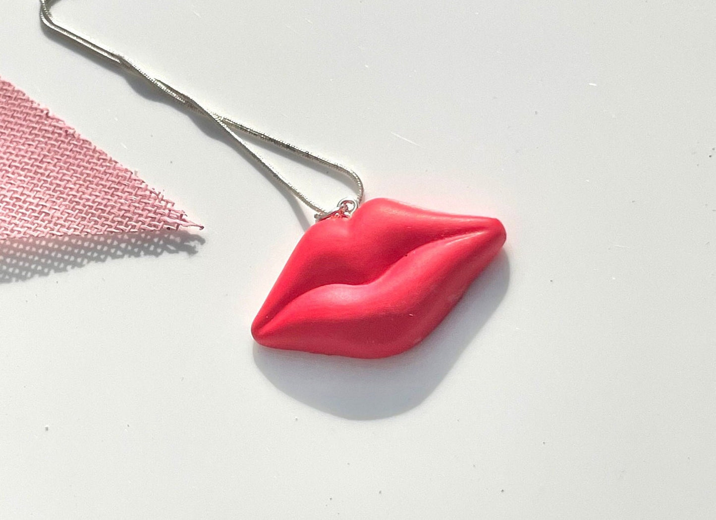 Handmade Retro Sexy Sweet Red Lips Necklace